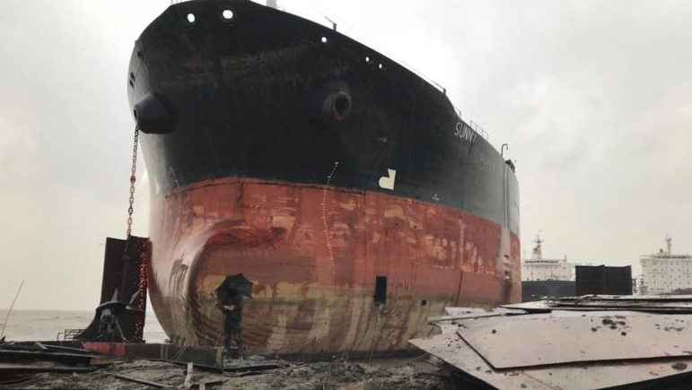 最新報告:至少500艘集裝箱船有待拆解……